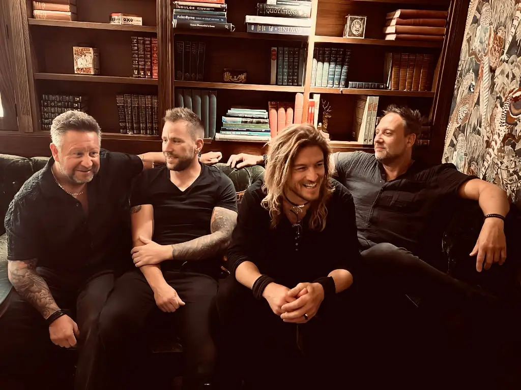 Promo photo of The Anthemics party band